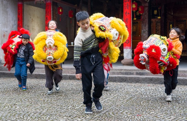 雄獅少年張鎮(zhèn)浩(中) 寧?？h教育局提供.jpg