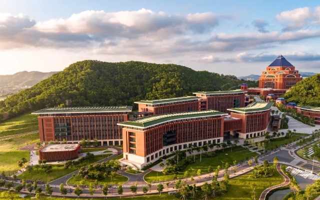 中山大學(xué)深圳校區(qū)西教學(xué)樓。學(xué)校供圖.jpg