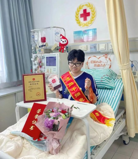 東華大學(xué)碩士生余昊楠成為上海市第655例造血干細(xì)胞捐獻(xiàn)者。楊玉璋 攝